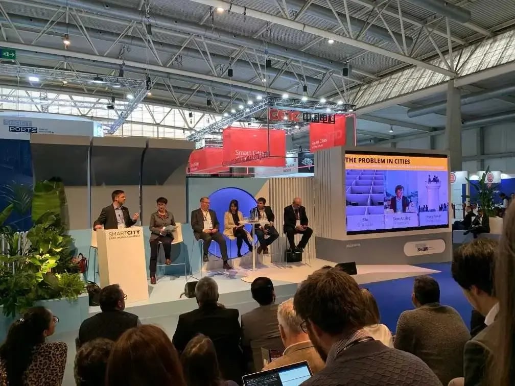 thomas-mueller-bee-smart-city-speaking-at-scewc